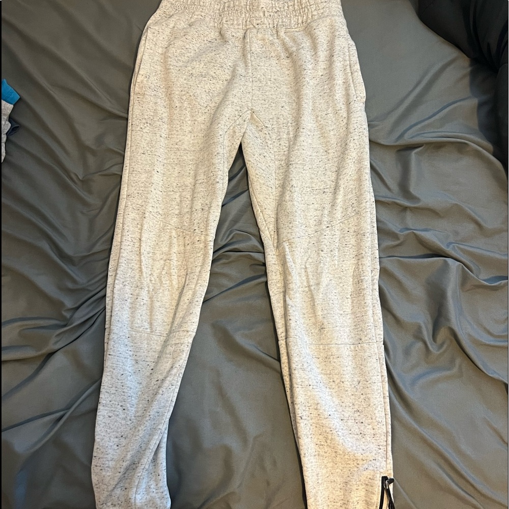 ⚪️H&M joggers⚪️